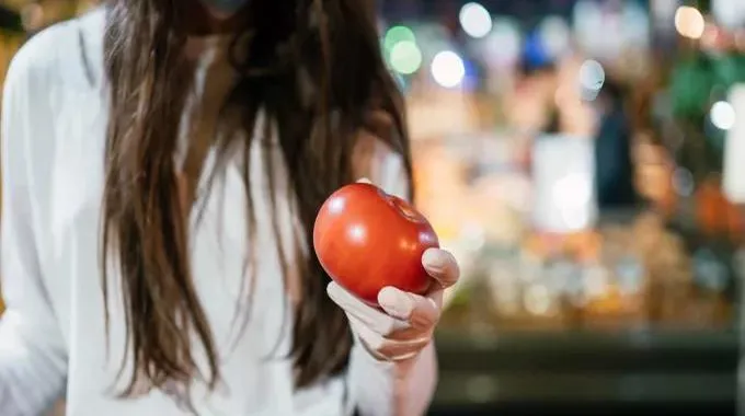 امكانية انتقال فيروس كورونا الجديد عن طريق الطعام